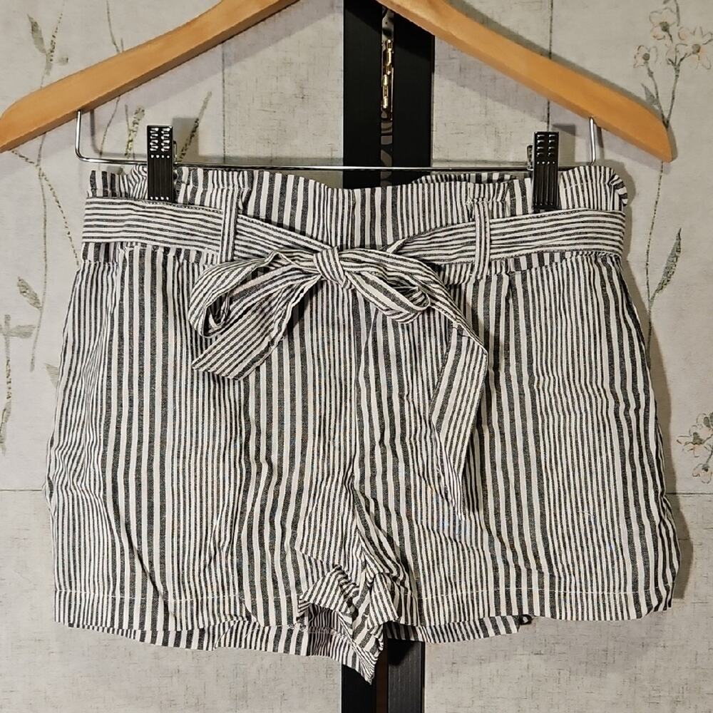 FAVLUX Gray High Waist Shorts with Pleats and Matching Belt